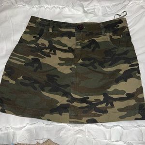 Camo Mini Skirt 💚